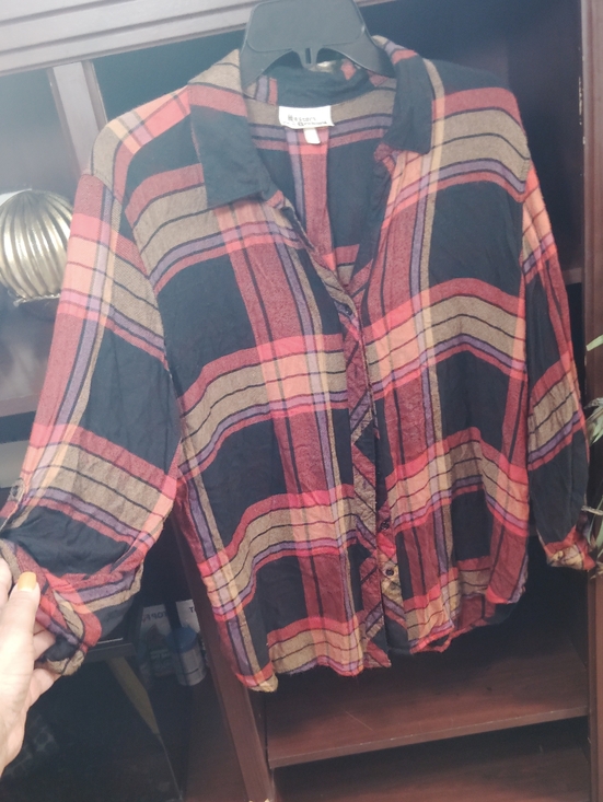 Hester & Orchard Tops - Relaxed Plaid Button-Down Shirt in Black & Red